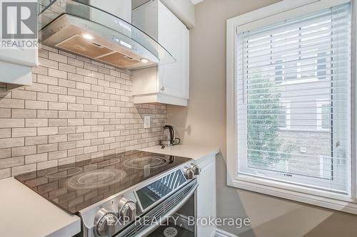 979 Nadalin Heights, Milton, ON - Indoor Photo Showing Kitchen With Upgraded Kitchen