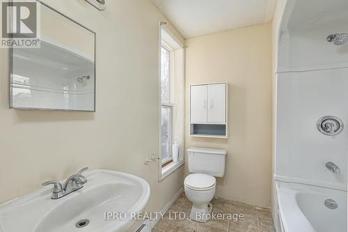 1083 3Rd Avenue E, Owen Sound, ON - Indoor Photo Showing Bathroom