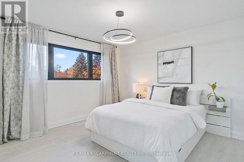 1401 Bridgestone Lane S, Mississauga, ON - Indoor Photo Showing Bedroom