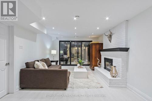 1401 Bridgestone Lane S, Mississauga, ON - Indoor With Fireplace