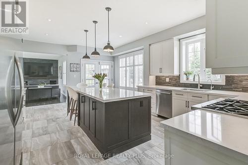 3 Country Lane Crescent, Halton Hills, ON - Indoor Photo Showing Kitchen With Upgraded Kitchen