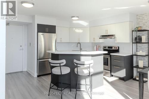 301 - 200 Manitoba Street, Toronto, ON - Indoor Photo Showing Kitchen With Upgraded Kitchen