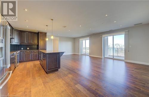 223 Erb Street W Unit# 903, Waterloo, ON - Indoor Photo Showing Kitchen