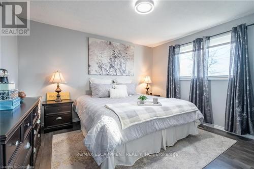 3395 Tisdale Road, Hamilton, ON - Indoor Photo Showing Bedroom