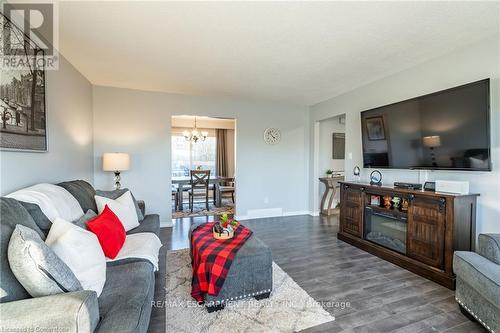 3395 Tisdale Road, Hamilton, ON - Indoor Photo Showing Living Room