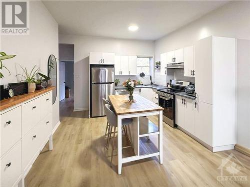 156 Ivy Crescent Unit#1, Ottawa, ON - Indoor Photo Showing Kitchen