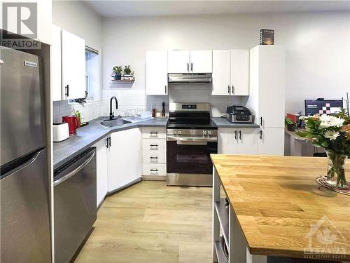 156 Ivy Crescent Unit#1, Ottawa, ON - Indoor Photo Showing Kitchen