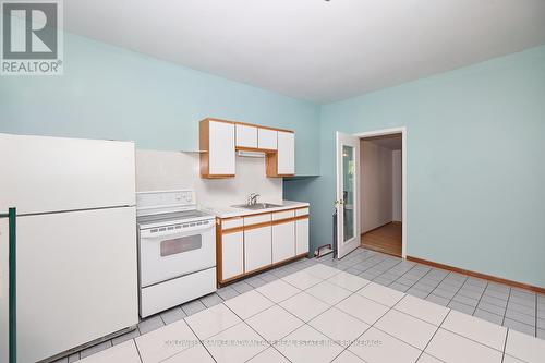 348 Barrick Road E, Port Colborne (877 - Main Street), ON - Indoor Photo Showing Kitchen