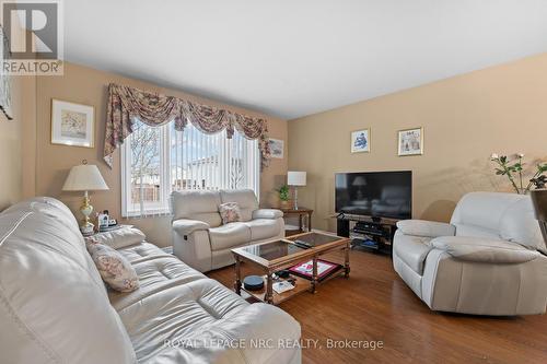 199 Balsam Street, Welland (770 - West Welland), ON - Indoor Photo Showing Living Room