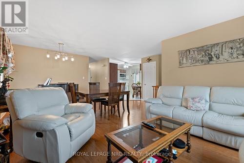 199 Balsam Street, Welland (770 - West Welland), ON - Indoor Photo Showing Living Room