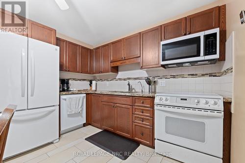 199 Balsam Street, Welland (770 - West Welland), ON - Indoor Photo Showing Kitchen