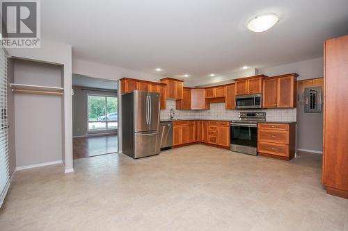 Main Unit Kitchen - 1811-1813 50 Avenue, Vernon, BC - Indoor Photo Showing Kitchen With Stainless Steel Kitchen