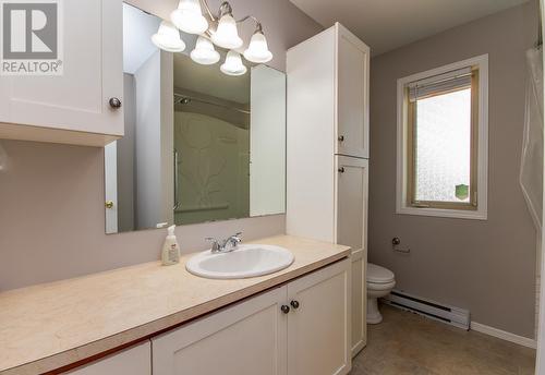 Main Unit, Main Floor 3 Piece Bath - 1811-1813 50 Avenue, Vernon, BC - Indoor Photo Showing Bathroom