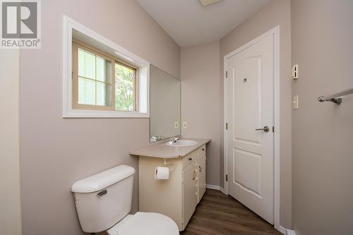 Main Unit 4 Piece Bath Upper Level - 1811-1813 50 Avenue, Vernon, BC - Indoor Photo Showing Bathroom