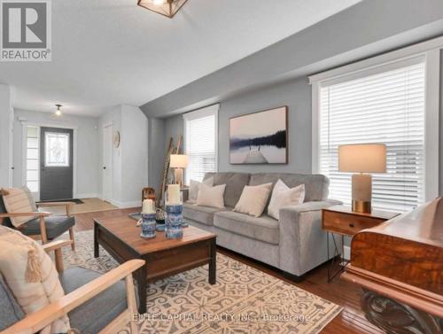 47 Stillwell Lane, Clarington, ON - Indoor Photo Showing Living Room