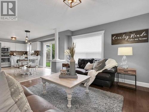 47 Stillwell Lane, Clarington, ON - Indoor Photo Showing Living Room