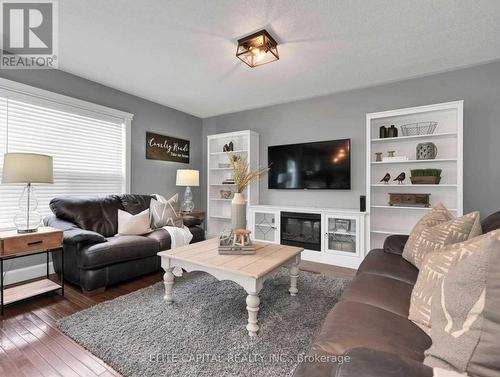 47 Stillwell Lane, Clarington, ON - Indoor Photo Showing Living Room