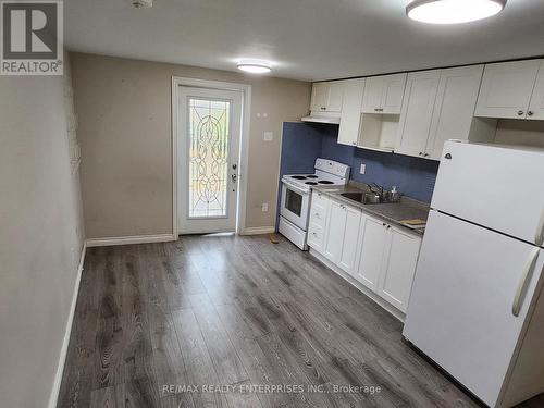 3443 Woodhurst Crescent, Mississauga, ON - Indoor Photo Showing Kitchen