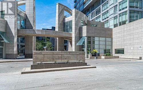 709 - 2191 Yonge Street, Toronto, ON - Outdoor