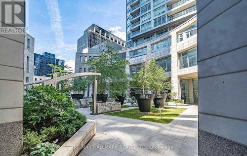 709 - 2191 Yonge Street, Toronto, ON - Outdoor