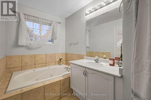 55 Breakwater Drive, Whitby, ON - Indoor Photo Showing Bathroom