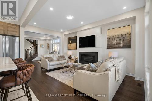 211 Thompson Drive, East Gwillimbury, ON - Indoor Photo Showing Living Room With Fireplace