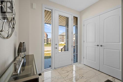 211 Thompson Drive, East Gwillimbury, ON - Indoor Photo Showing Other Room