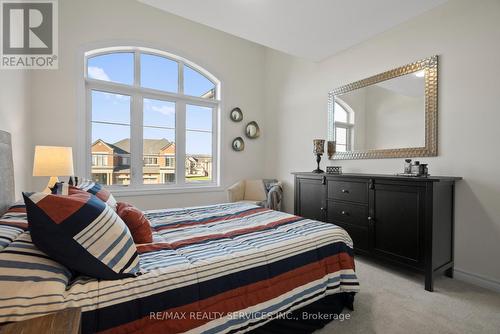 211 Thompson Drive, East Gwillimbury, ON - Indoor Photo Showing Bedroom