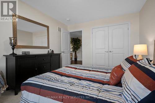 211 Thompson Drive, East Gwillimbury, ON - Indoor Photo Showing Bedroom