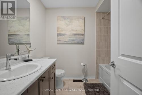 211 Thompson Drive, East Gwillimbury, ON - Indoor Photo Showing Bathroom