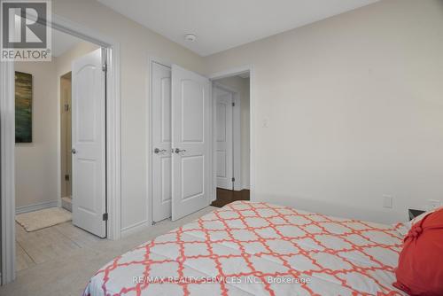 211 Thompson Drive, East Gwillimbury, ON - Indoor Photo Showing Bedroom