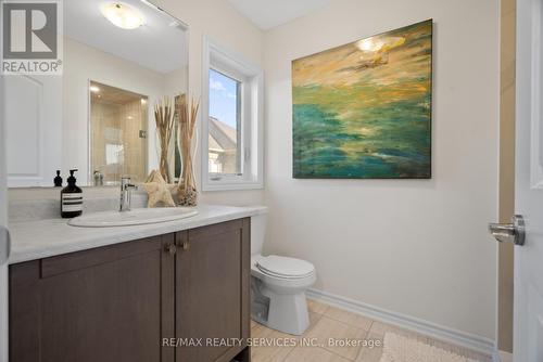 211 Thompson Drive, East Gwillimbury, ON - Indoor Photo Showing Bathroom