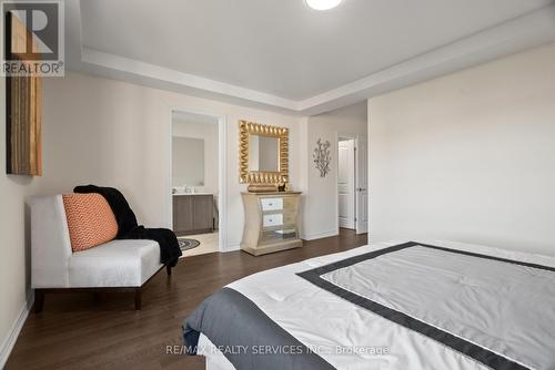 211 Thompson Drive, East Gwillimbury, ON - Indoor Photo Showing Bedroom