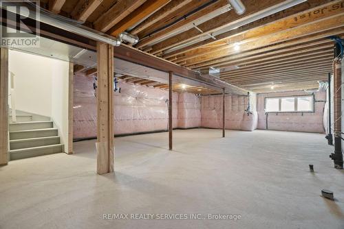 211 Thompson Drive, East Gwillimbury, ON - Indoor Photo Showing Basement