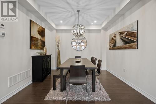 211 Thompson Drive, East Gwillimbury, ON - Indoor Photo Showing Dining Room