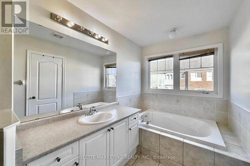 2 Azimuth Lane, Whitchurch-Stouffville, ON - Indoor Photo Showing Bathroom