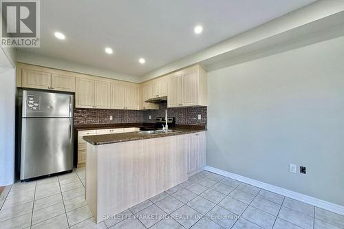 2 Azimuth Lane, Whitchurch-Stouffville, ON - Indoor Photo Showing Kitchen With Double Sink