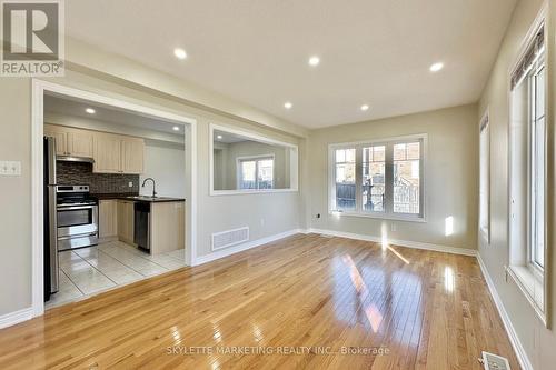 2 Azimuth Lane, Whitchurch-Stouffville, ON - Indoor