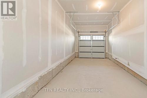 50 Lilac Circle, Haldimand, ON - Indoor Photo Showing Garage