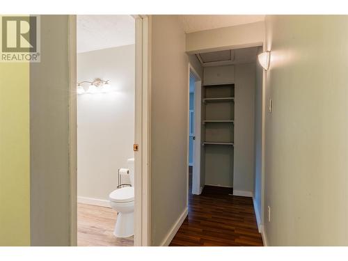 102 Campbell Road, Fruitvale, BC - Indoor Photo Showing Bathroom