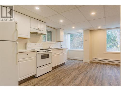 102 Campbell Road, Fruitvale, BC - Indoor Photo Showing Kitchen