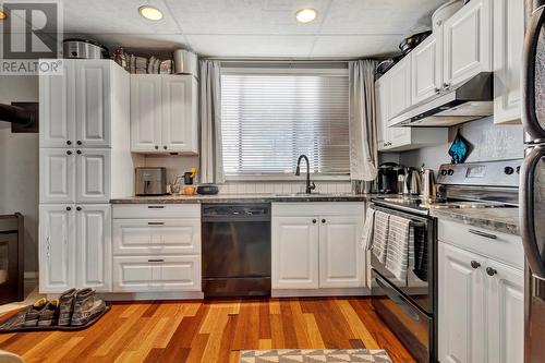 15091 Oyama Road, Lake Country, BC - Indoor Photo Showing Kitchen