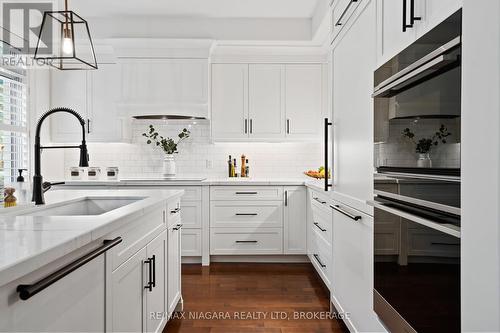 7 - 35 Scullers Way E, St. Catharines (438 - Port Dalhousie), ON - Indoor Photo Showing Kitchen With Upgraded Kitchen