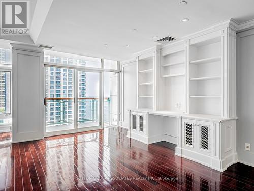 1116 - 211 Queens Quay West, Toronto, ON - Indoor