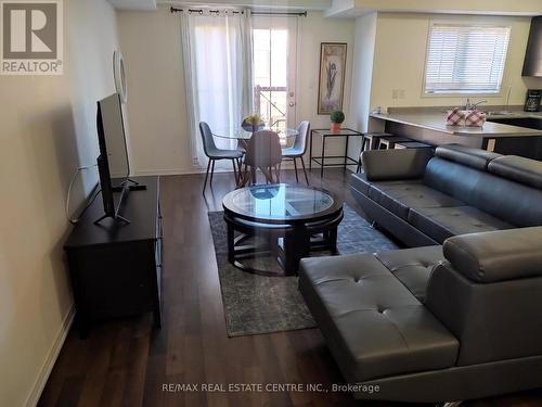 09 - 47 Hays Boulevard, Oakville, ON - Indoor Photo Showing Living Room