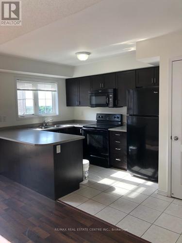 09 - 47 Hays Boulevard, Oakville, ON - Indoor Photo Showing Kitchen