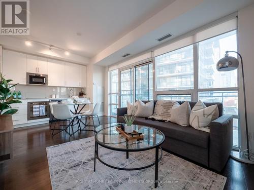 1220 - 460 Adelaide Street E, Toronto, ON - Indoor Photo Showing Living Room