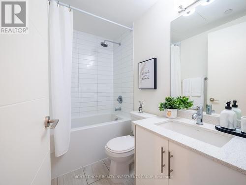 1220 - 460 Adelaide Street E, Toronto, ON - Indoor Photo Showing Bathroom