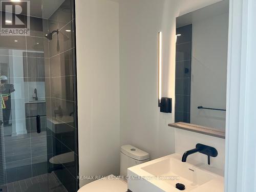 1010 - 127 Broadway Avenue, Toronto, ON - Indoor Photo Showing Bathroom