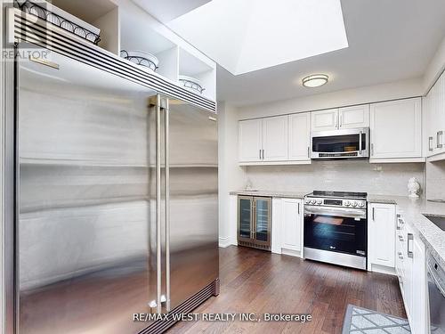 621 Ariel Crescent, Pickering, ON - Indoor Photo Showing Kitchen